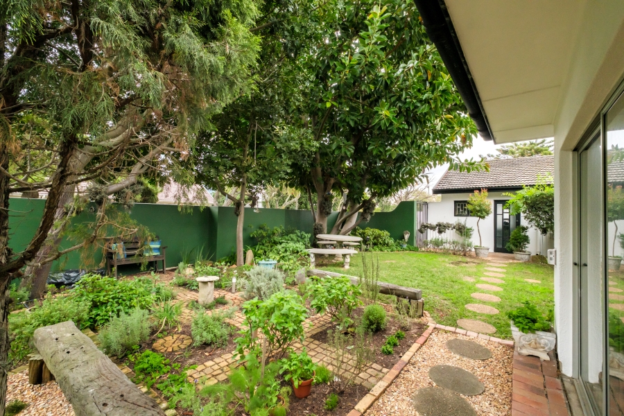 6 Bedroom Property for Sale in Pinelands Western Cape